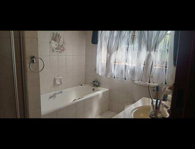 3 BEDROOM FREESTANDING FOR SALE IN STILFONTEIN EXT 4